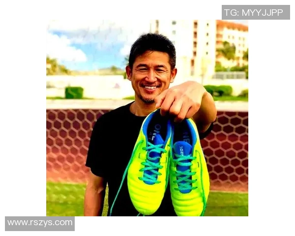 3号足球鞋背后的传奇球星是谁他的独特风格与足坛地位解析 3号足球鞋背后的传奇球星是谁他的独特风格与足坛地位解析