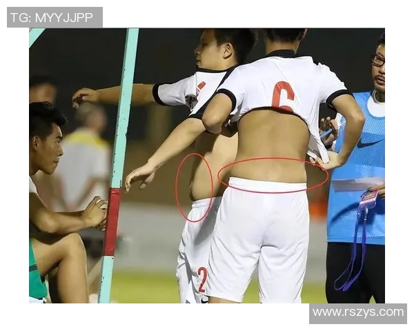 只有一块腹肌的国足球星凭一技之长走红背后隐藏的汗水与坚持 只有一块腹肌的国足球星凭一技之长走红背后隐藏的汗水与坚持